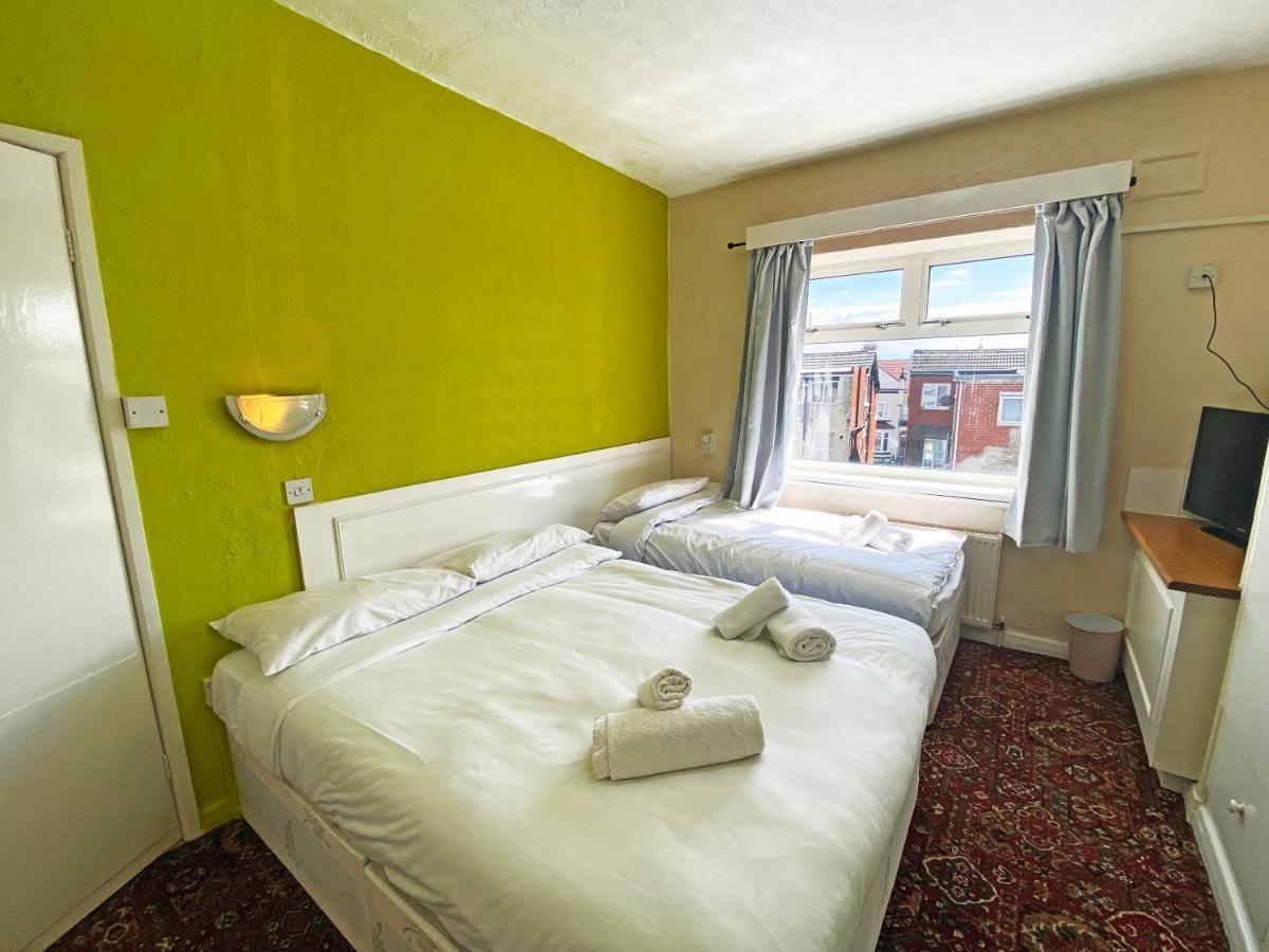 The J & S Hotel Blackpool Bagian luar foto