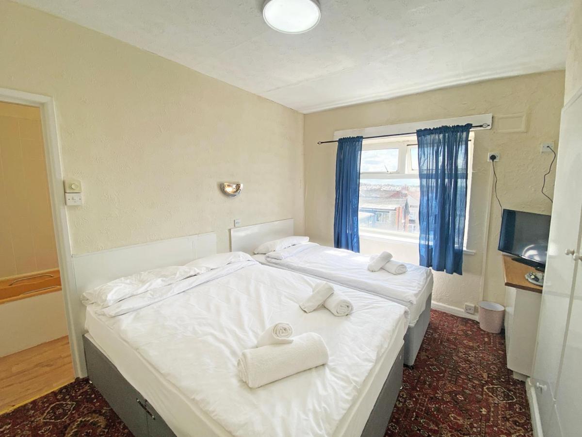 The J & S Hotel Blackpool Bagian luar foto