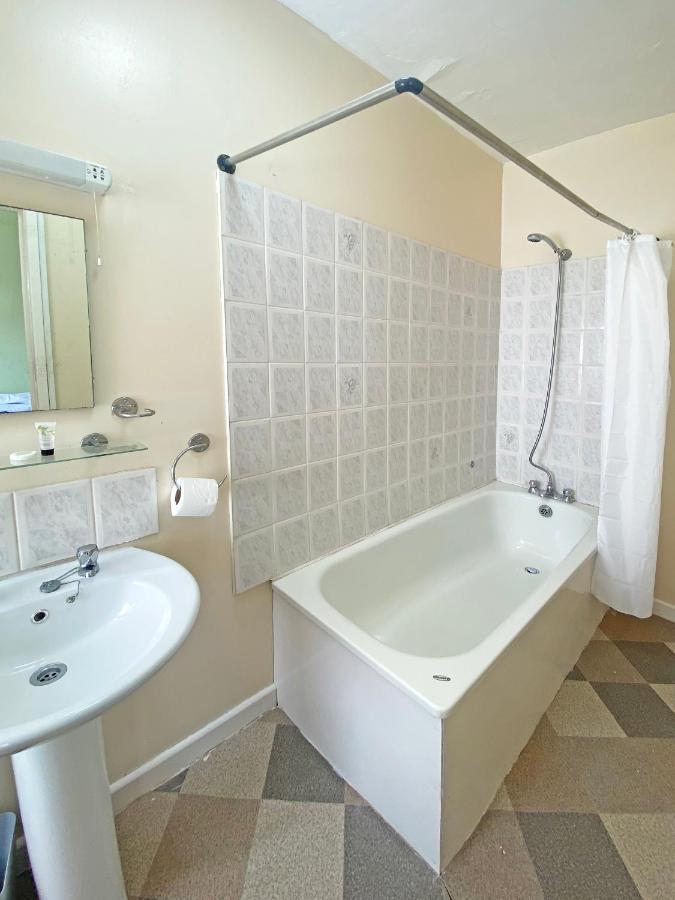 The J & S Hotel Blackpool Bagian luar foto