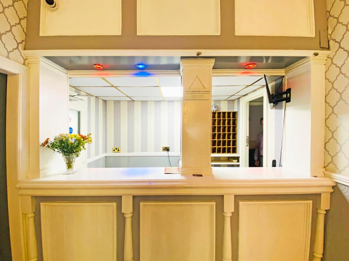The J & S Hotel Blackpool Bagian luar foto