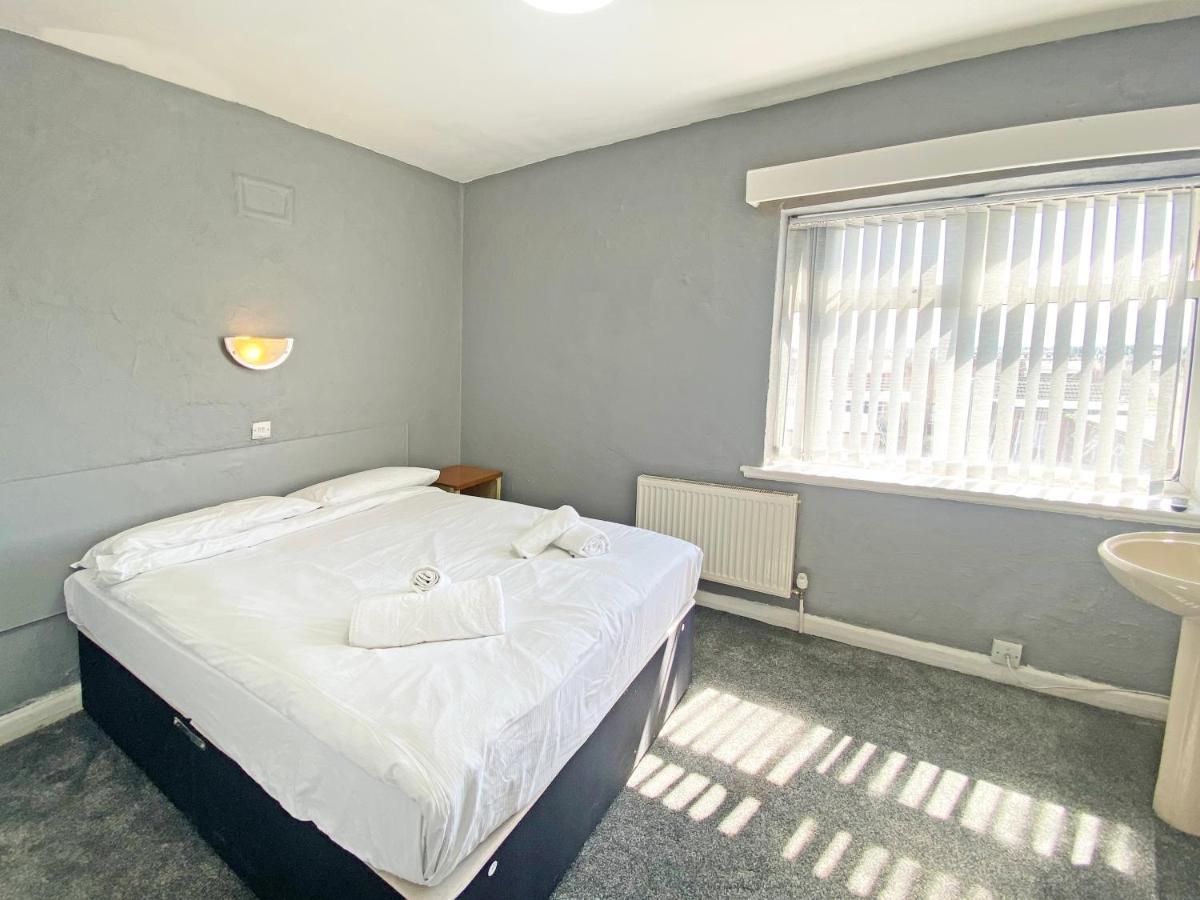 The J & S Hotel Blackpool Bagian luar foto
