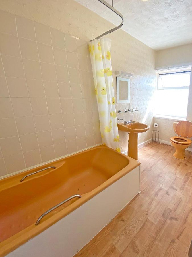The J & S Hotel Blackpool Bagian luar foto