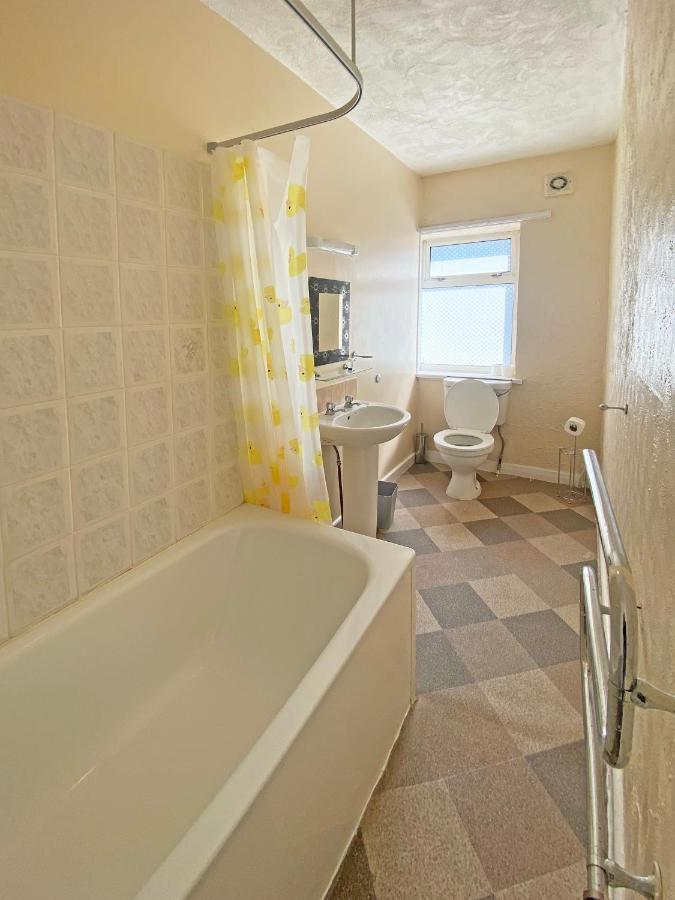 The J & S Hotel Blackpool Bagian luar foto