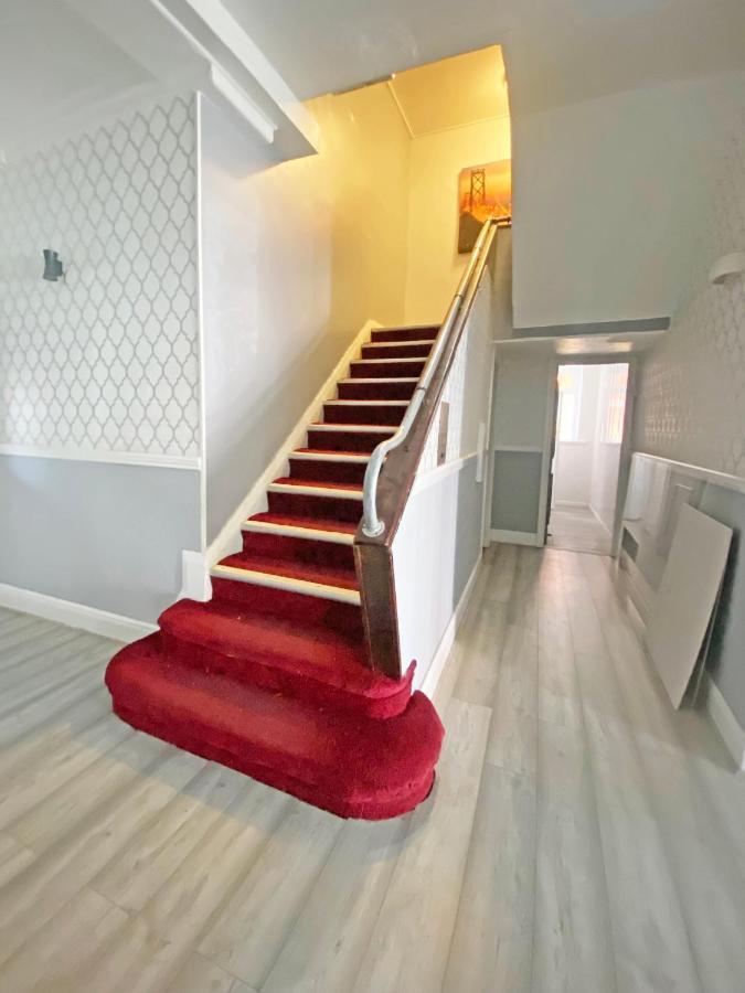 The J & S Hotel Blackpool Bagian luar foto